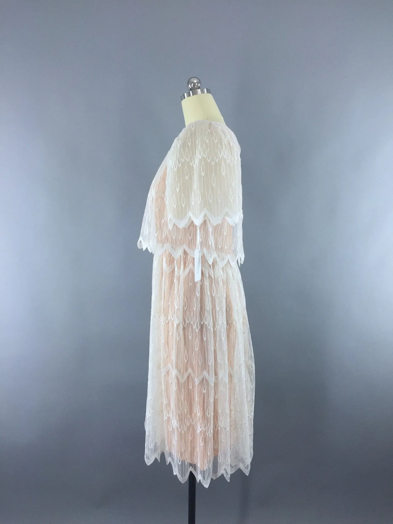 1980s Vintage Lace Cocktail Party Dress