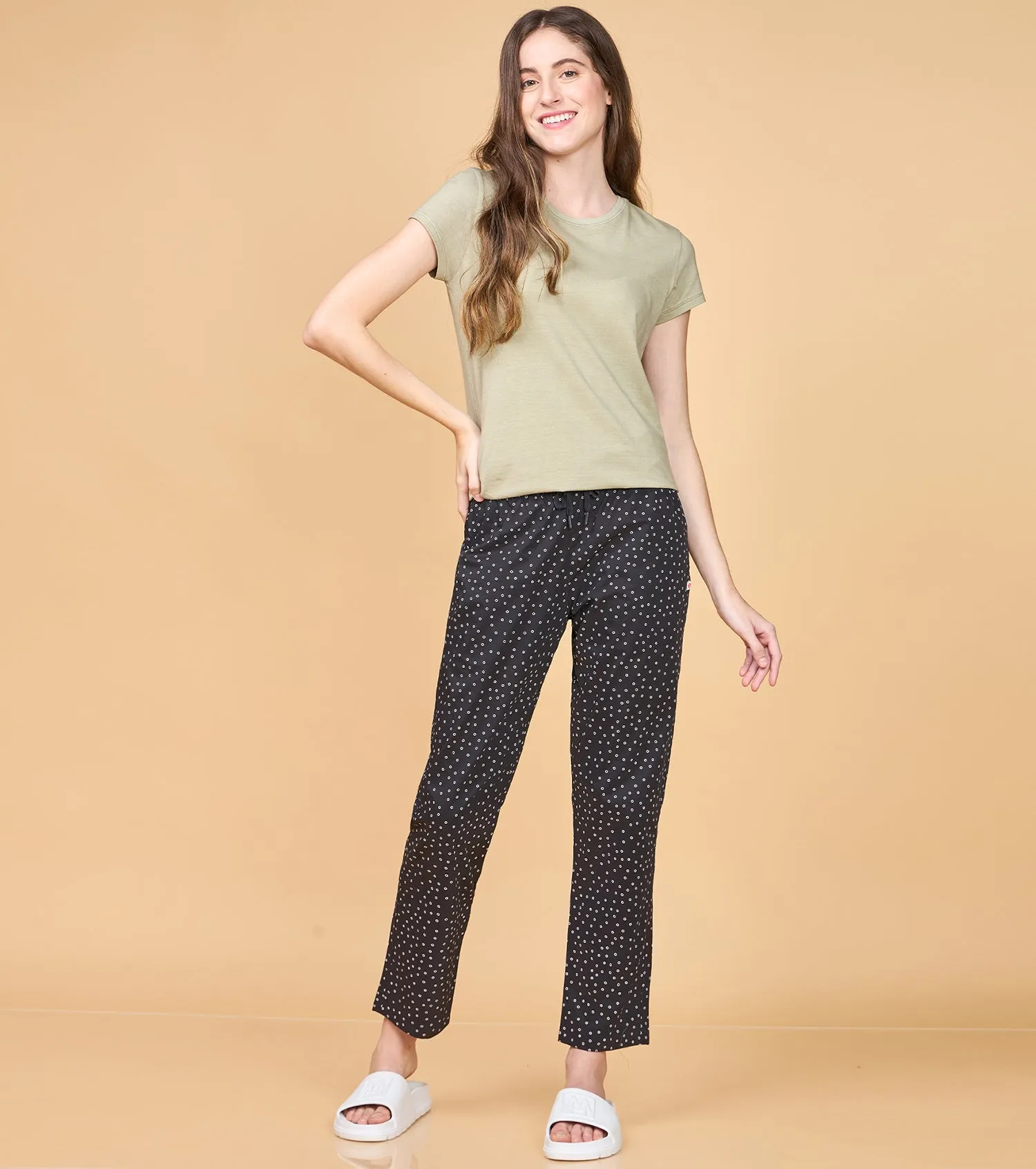 Essentials – E4A5 Hangout Pant Relaxed Fit | Mid Rise | Regular Length