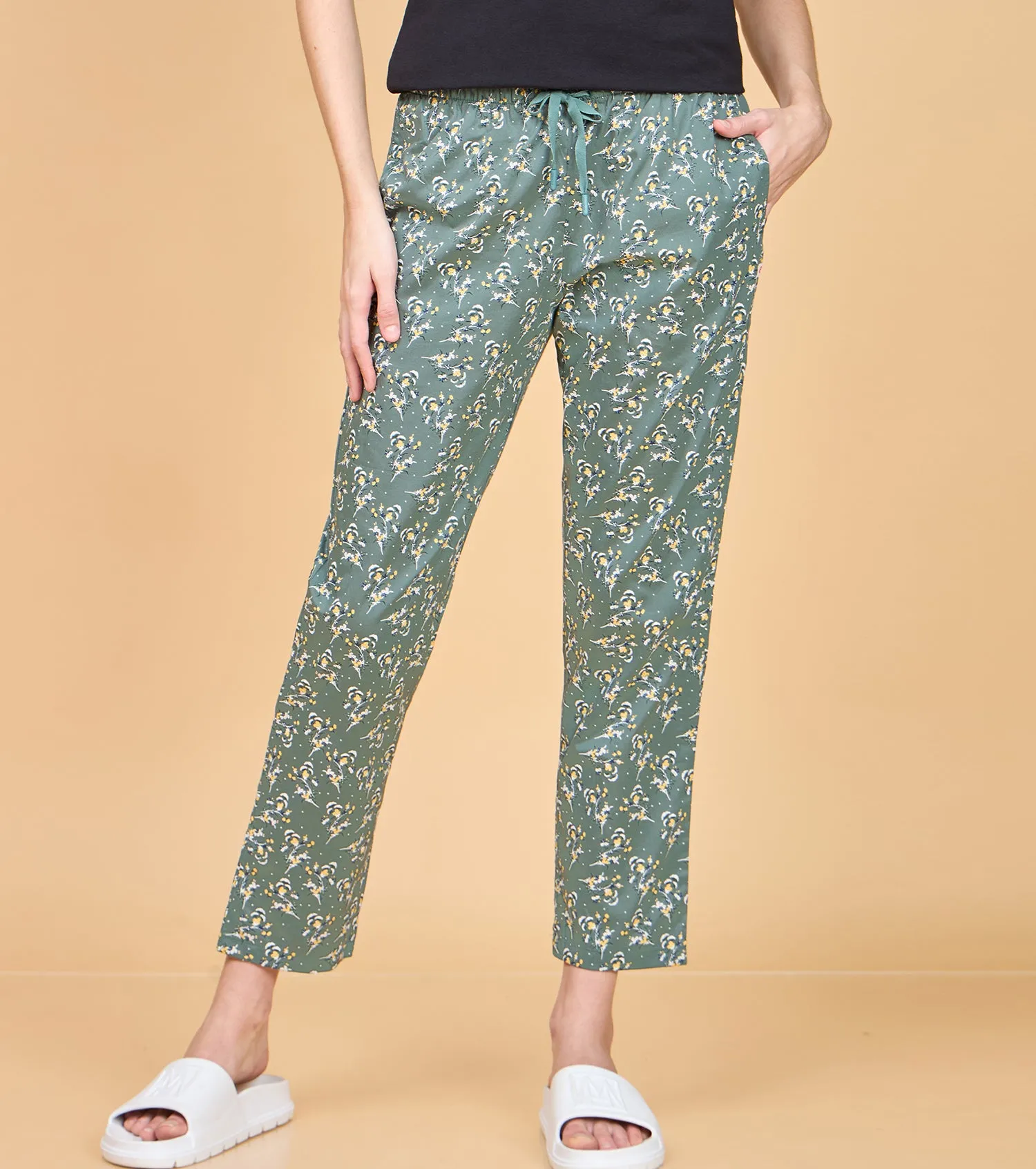 Essentials – E4A5 Hangout Pant Relaxed Fit | Mid Rise | Regular Length