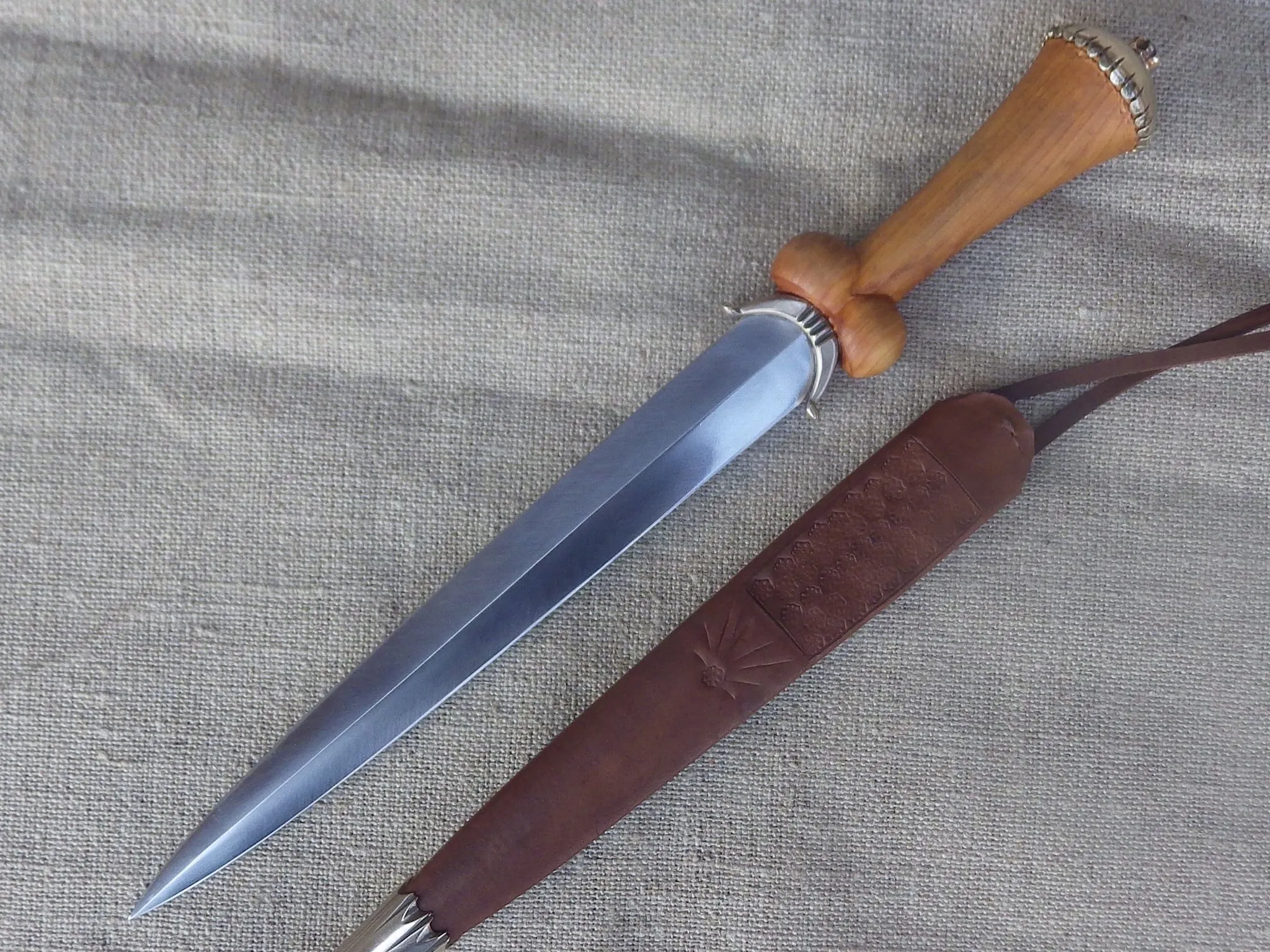 Talhoffer medieval bollock dagger